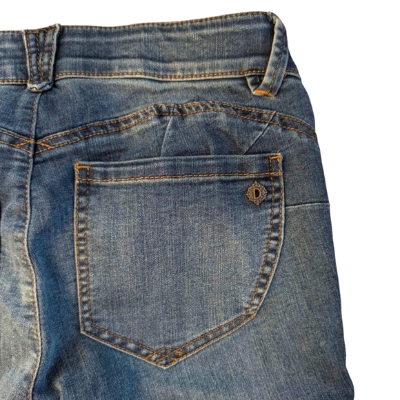 Democracy Women's Blue Skinny Jeans with Tapered Leg and Faded Wash Size 6 - Picture 2 of 7